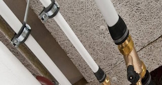 Замена труб водоснабжения в квартире: цена от 2117 руб. - СантехДомГдр